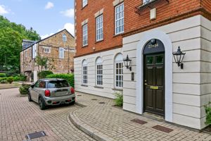 Ann Boleyn House, Queens Reach, East Molesey- click for photo gallery